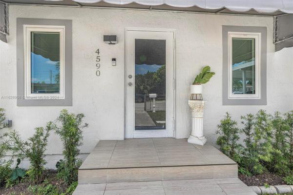 Ingleside Park, 4590 E 9th Ct, Hialeah, Florida 33013, image 2