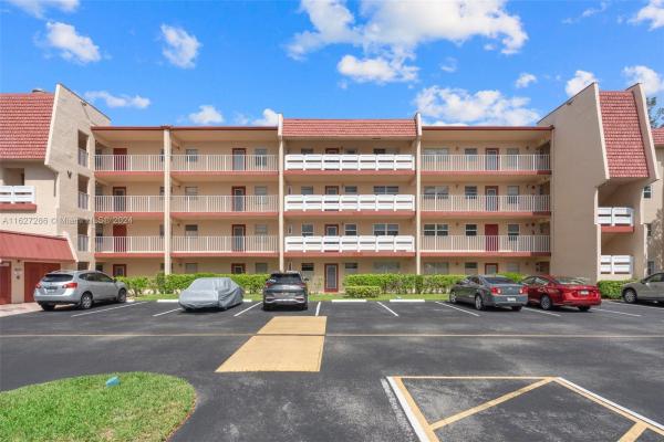 Oriole Golf & Tennis Club 2, 1045 Country Club Dr #107, Margate, Florida 33063, image 1