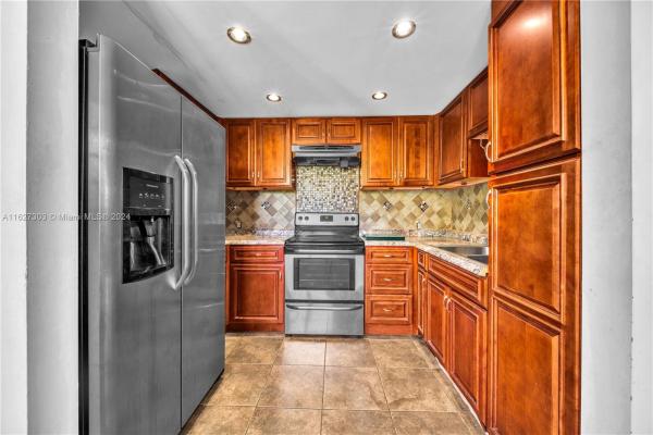 Coral Towers, 1515 NE 125th Ter #204, North Miami, Florida 33161, image 3