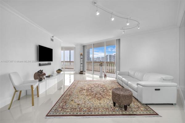 Turnberry Towers, 19355 Turnberry Way #7G, Aventura, Florida 33180, image 3