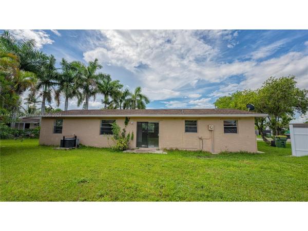 Avocado Villas, 1755 W Mowry Ct, Homestead, Florida 33030, image 2