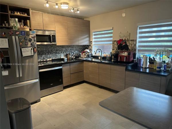 Le Jeune Manors, 3718 NW 12th St, Miami, Florida 33126, image 3