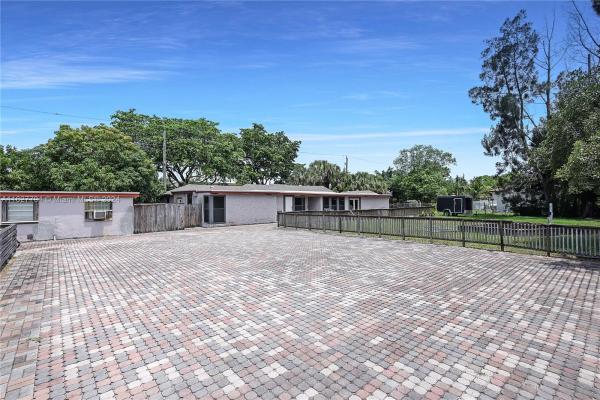 Sky Ranch, 650 Mercury St, West Palm Beach, Florida 33406, image 1