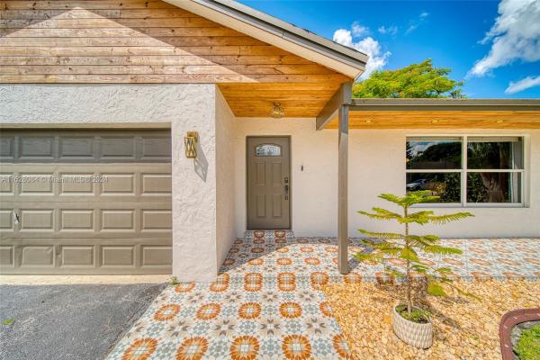 Homestead Lakes Farmlife West, 966 S Bluebird Ln, Homestead, Florida 33035, image 1