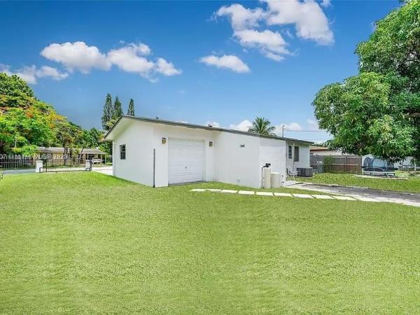 Pine Tree Park, 3110 NW 161st St, Miami Gardens, Florida 33054, image 2