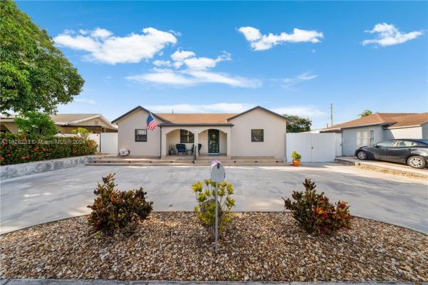 Essex Village, 871 NE 2nd Pl, Hialeah, Florida 33010, image 1