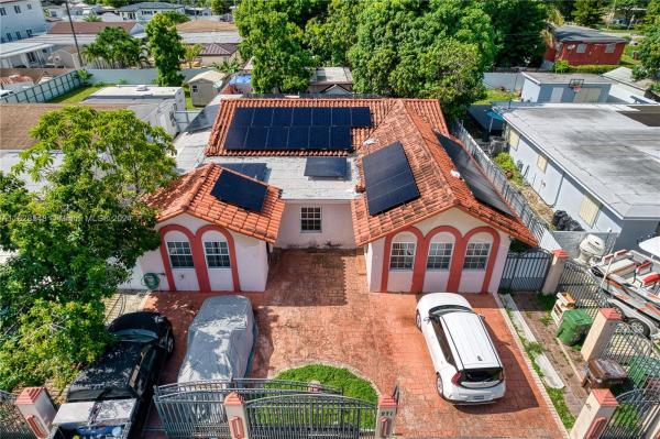 Avenue, 271 E 57th St, Hialeah, Florida 33013, image 2