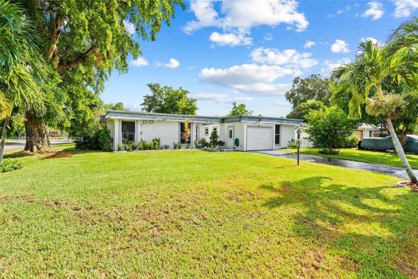 Vanguard Village 15, 7205 NW 67th St, Tamarac, Florida 33321, image 1