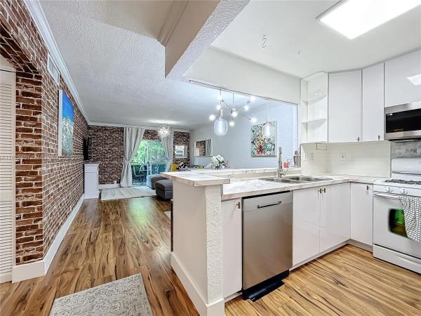 Villas Of Pinecrest, 6715 N Kendall Dr #710, Pinecrest, Florida 33156, image 1