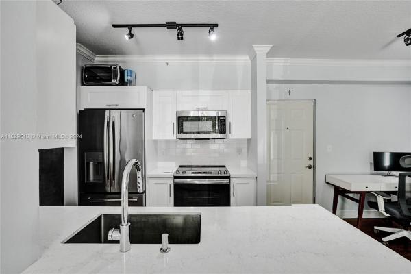 Gables Court, 6831 SW 44th St #201, Glenvar Heights, Florida 33155, image 3