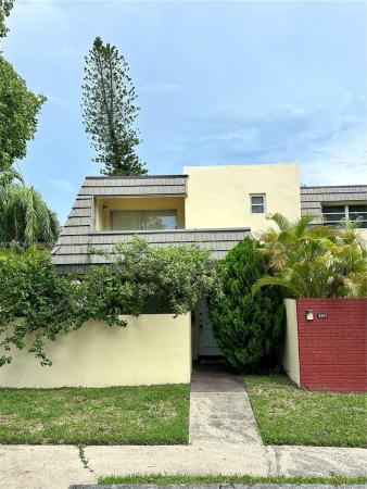 Kendale Lakes Townhouses, 8301 SW 137th Ave, Kendale Lakes, Florida 33183, image 1