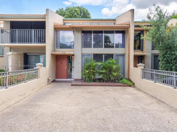 Majestic View, 720 E Coco Plum Cir #6, Plantation, Florida 33324, image 1