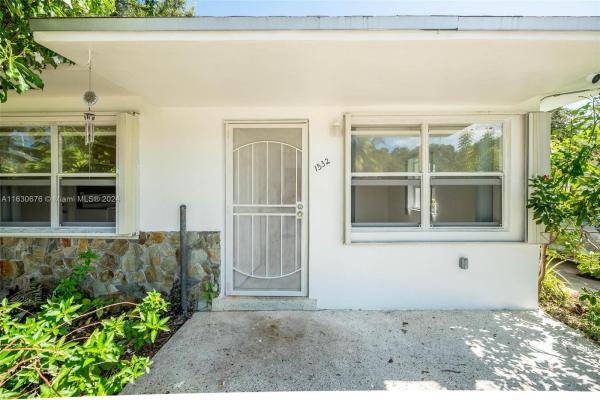 Colombia Estates, 1530 NE 149th St, Golden Glades, Florida 33161, image 1