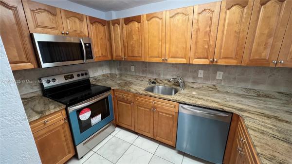 5050 Building, 5050 NW 7th St #101, Miami, Florida 33126, image 2
