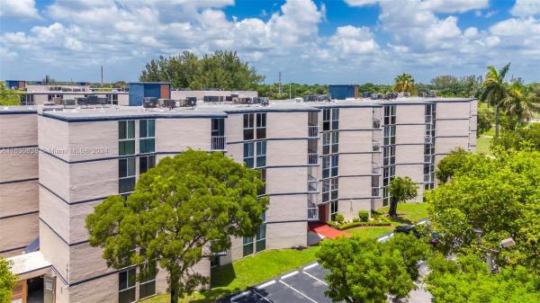 Las Brisas At Country Club Of Miami, 7035 NW 186th St #D403, Hialeah, Florida 33015, image 3