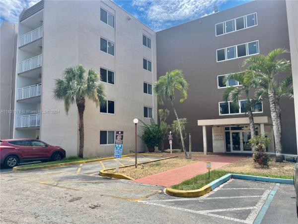 Coral Gate East, 6950 Miami Gardens Dr #2-506, Hialeah, Florida 33015, image 3