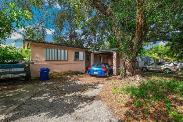 Pleasant Village, 760 NE 163rd St, North Miami Beach, Florida 33162, image 1