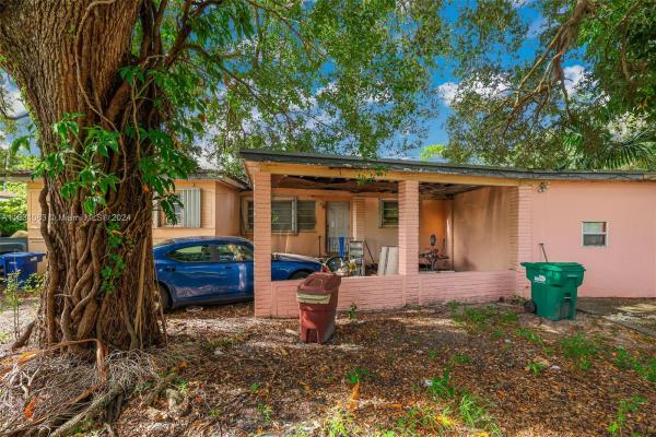 Pleasant Village, 760 NE 163rd St, North Miami Beach, Florida 33162, image 2