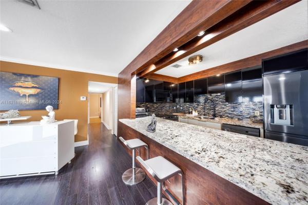 Westwood Lakes Residential, 5040 Westwood Lake Dr, Westwood Lakes, Florida 33165, image 1