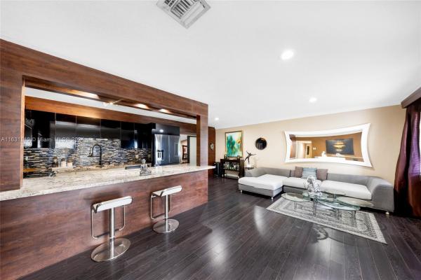 Westwood Lakes Residential, 5040 Westwood Lake Dr, Westwood Lakes, Florida 33165, image 3