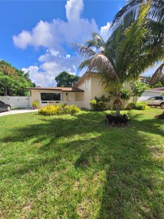 Mansionette Homes, 1325 NE 202nd St, Ives Estates, Florida 33179, image 1
