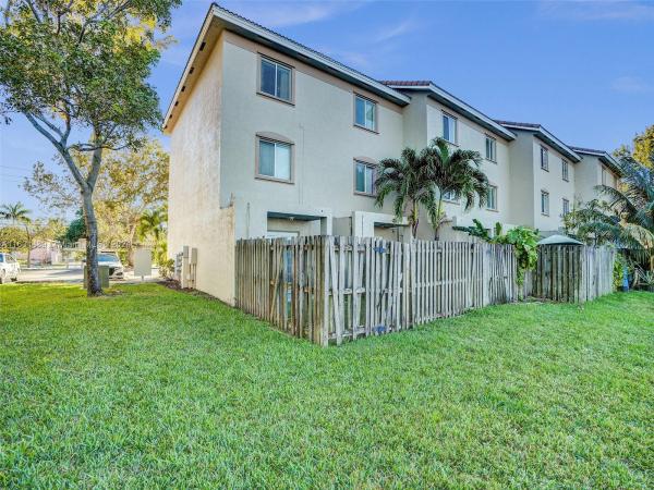 Lake Vue Villas, 14202 NW 17th Ave #14202, Opa-Locka, Florida 33054, image 1