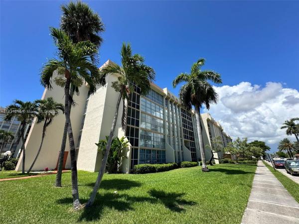 De Soto Park South, 2000 Atlantic Shores Blvd #204, Hallandale Beach, Florida 33009, image 1