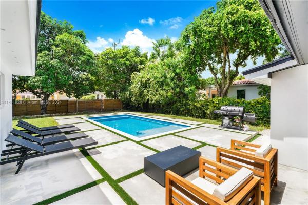 College Heights, 160 NE 111th St, Miami Shores, Florida 33161, image 2