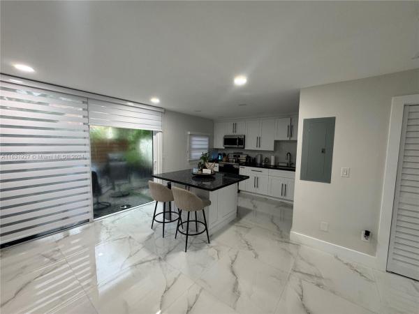 Sunset Park Lake Villas, 7707 SW 102nd Pl #7707, Kendall, Florida 33173, image 2