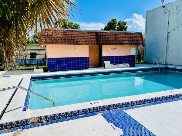 Mansion Townhouse, 15161 NE 6th Ave #14, Golden Glades, Florida 33162, image 1