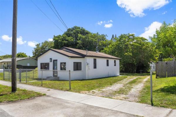 Town Of Modelo, 237 NW 7th Ave, Dania Beach, Florida 33004, image 2