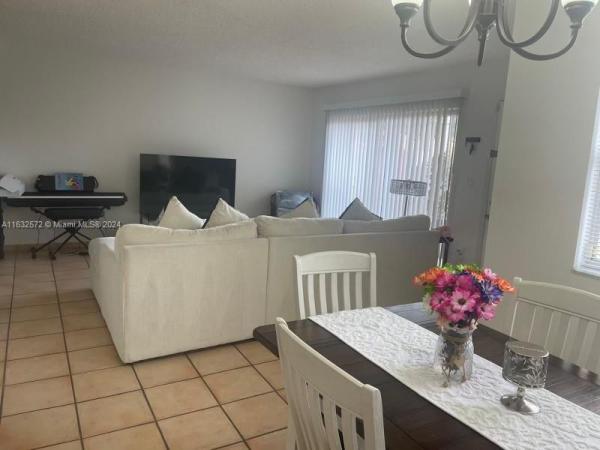 Gables Townhomes, 301 NW 84th Ct #704, Fountainebleau, Florida 33126, image 3