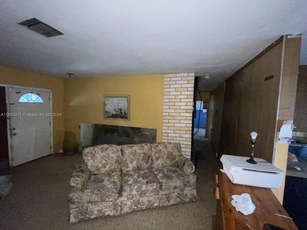 Rainbow Gardens, 1560 NW 154th St, Miami Gardens, Florida 33054, image 2