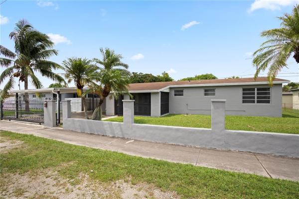 Armstrong Manor, 10315 SW 152nd St, Richmond Heights, Florida 33157, image 1