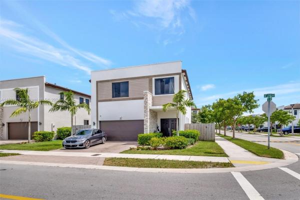 Las Ramblas At Via Ventura, 220 NE 210th Way, Ives Estates, Florida 33179, image 1