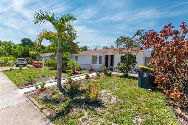 North Hollywood, 243 SW 15th St, Dania Beach, Florida 33004, image 1