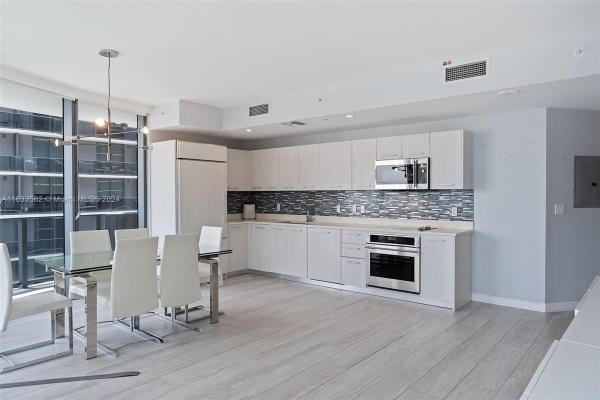 Brickell Heights East, 45 SW 9th St #1906, Miami, Florida 33130, image 3