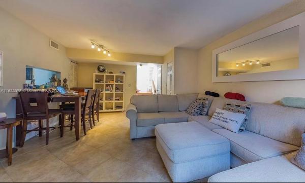 Gables Townhomes, 325 NW 84th Ct #808, Fountainebleau, Florida 33126, image 3