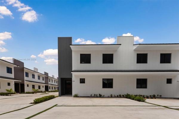 Sunnyland Park, 552 NW 7th St #6, Florida City, Florida 33034, image 1
