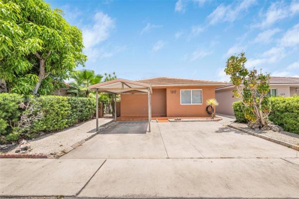 Twin Rose, 1317 W W 42nd Pl, Hialeah, Florida 33012, image 2