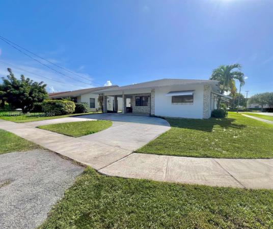 Collins Parc, 236 NW 12th Ct, Dania Beach, Florida 33004, image 1