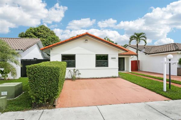 Munne Royal Homes, 10082 SW 142nd Ct, The Hammocks, Florida 33186, image 3