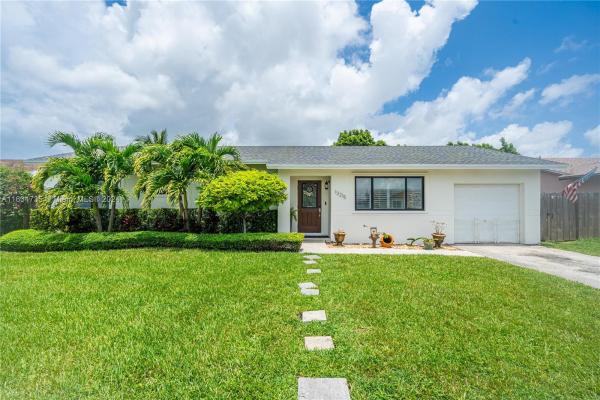 Springer Grove, 13215 SW 253rd Ter, Princeton, Florida 33032, image 1