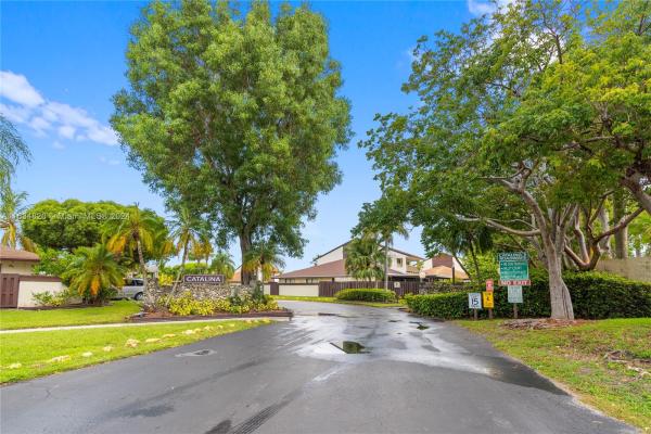 Seldins Estates, 274 NE 200th Ter #274, Ives Estates, Florida 33179, image 3