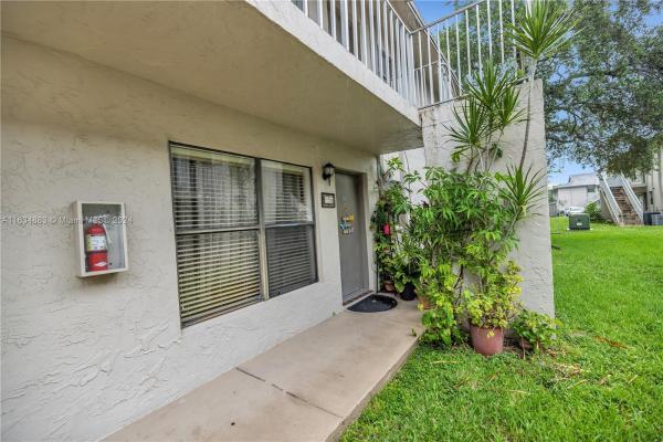 Rozland, 15328 SW 72nd St #8-13, Kendall West, Florida 33193, image 1