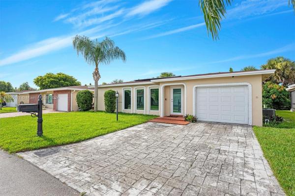 Crystal Lake Golf Villas, 1630 NW 48th Pl, Deerfield Beach, Florida 33064, image 1