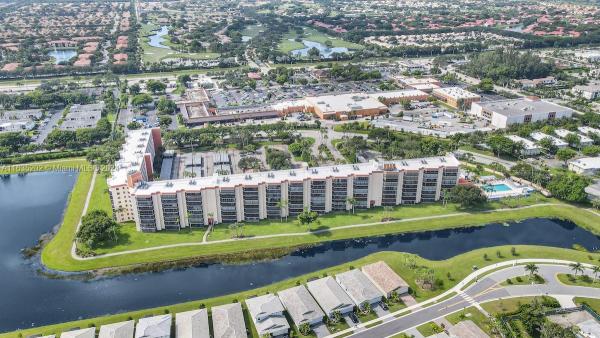 Huntington Towers, 7380 S Oriole Blvd #102, Delray Beach, Florida 33446, image 1
