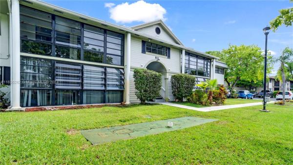 Carmel At The California Club, 811 NE 199th St #207-33, Ives Estates, Florida 33179, image 1