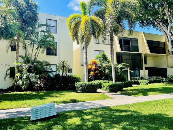 Villa Dorada, 20200 W Country Club Dr #PH-08, Aventura, Florida 33180, image 3
