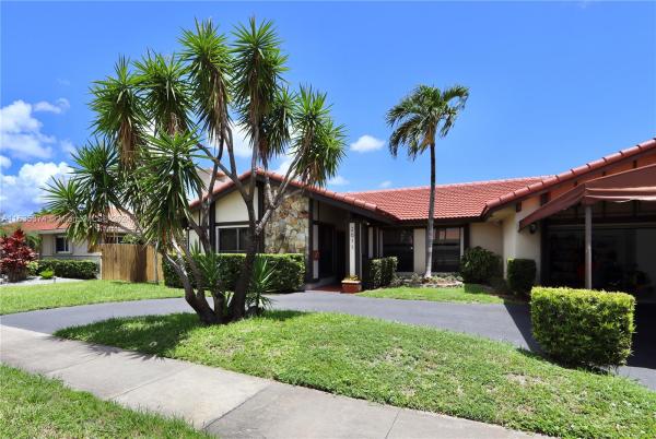 Highland Lakes, 2011 NE 207th St, Ojus, Florida 33179, image 1